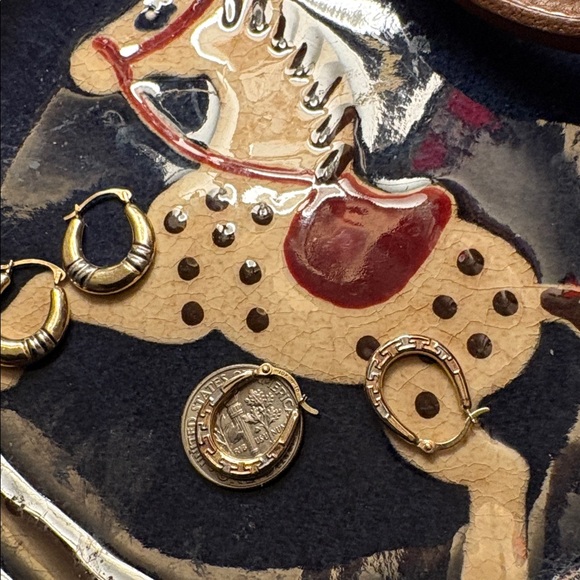 Bundle (2) pairs of  solid gold hoop earrings - Picture 4 of 6